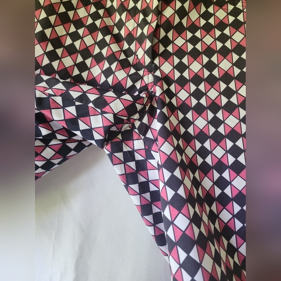 Nivo- Women's size 8- Golf Shorts- Pink, Black, White Geometric - Picture 6 of 14